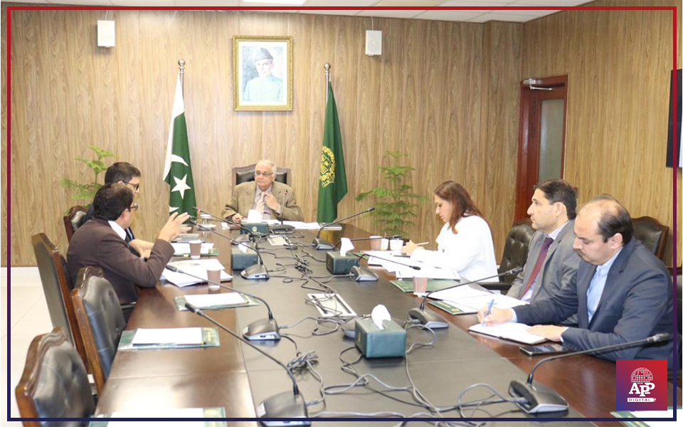 Planning Minister reviews progress on National Water Policy