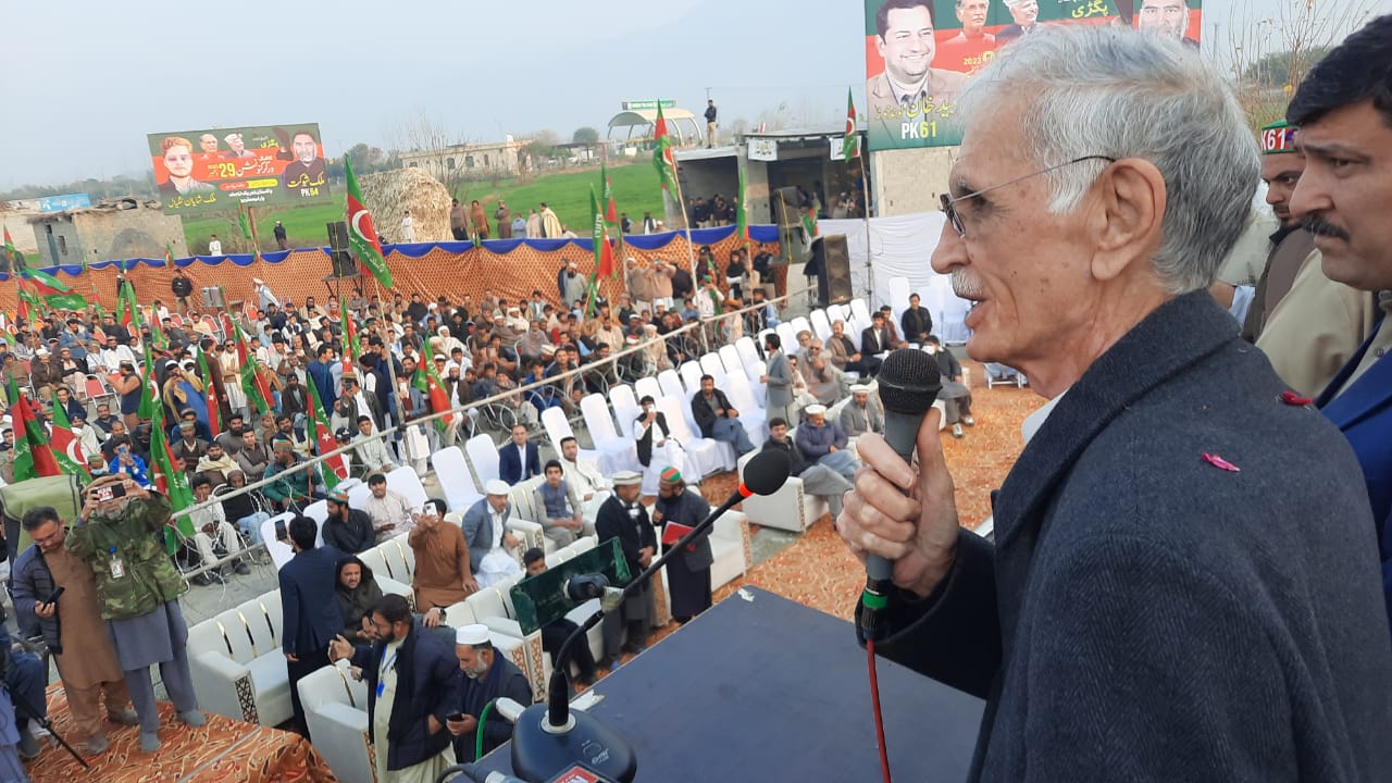 Pervez Khattak Criticizes Pakistani Politicians, Highlights Economic Instability in Address to PTI Workers’ Convention