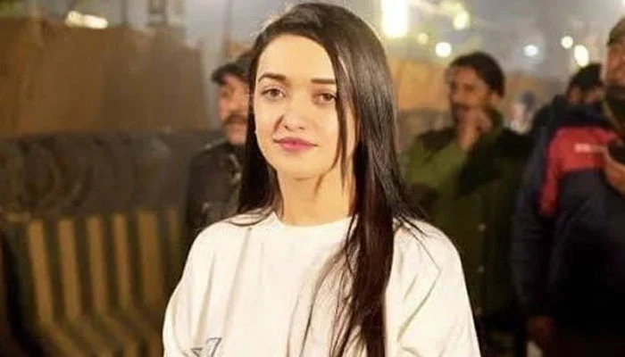 Arrested Sanam Javed withdraws from NA 119 in favor of independent candidate