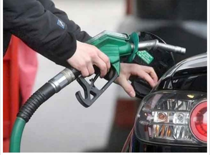 Government Expected to Increase Petrol Prices by Over Rs. 10 per Liter in Pakistan