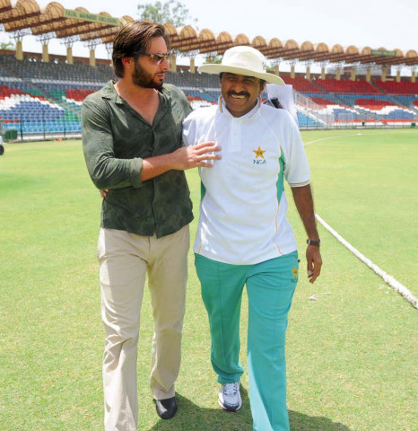 ‘Kohli could have played for few more years’Ex-Pak captains Miandad, Afridi speak about Indian great