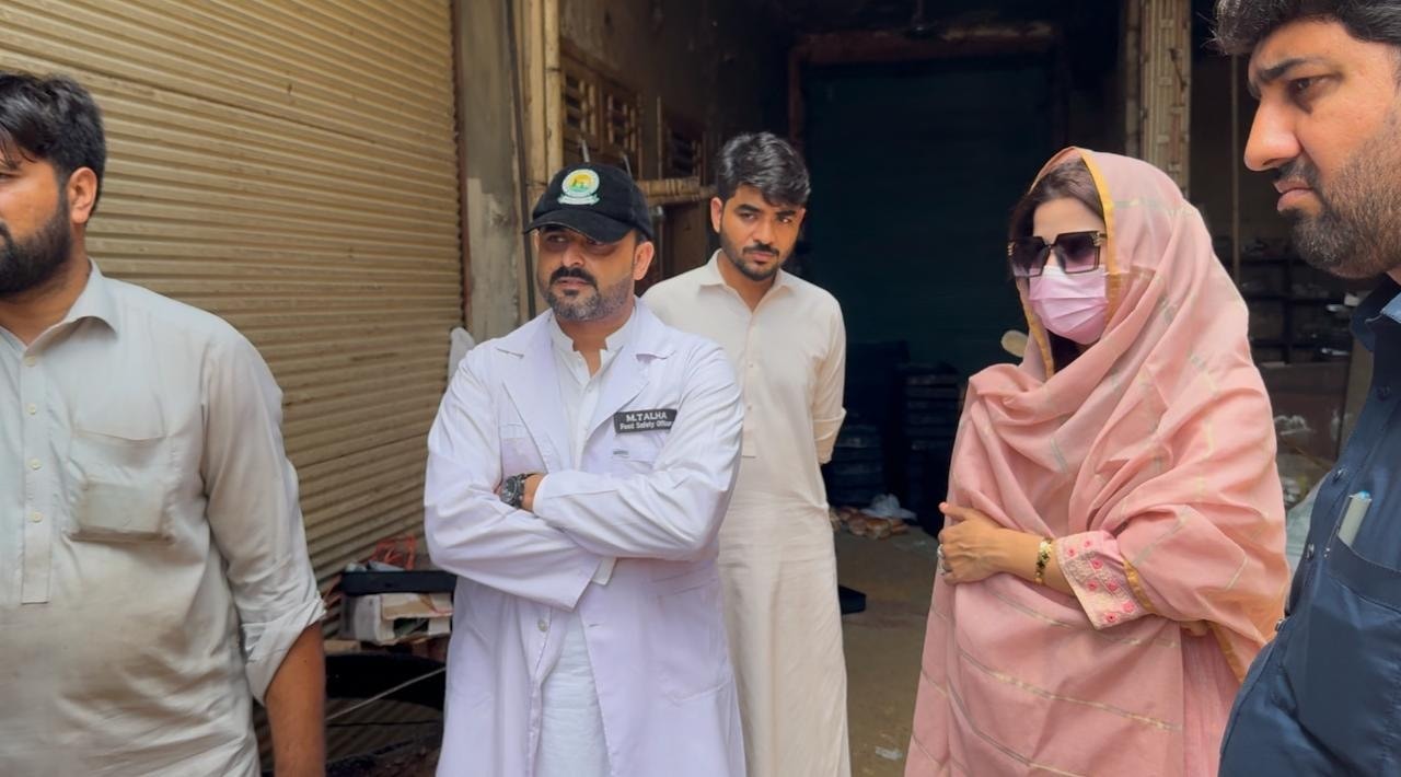 Mardan: Food Safety Team Cracks Down on Illegal Bakery Using Rotten Eggs