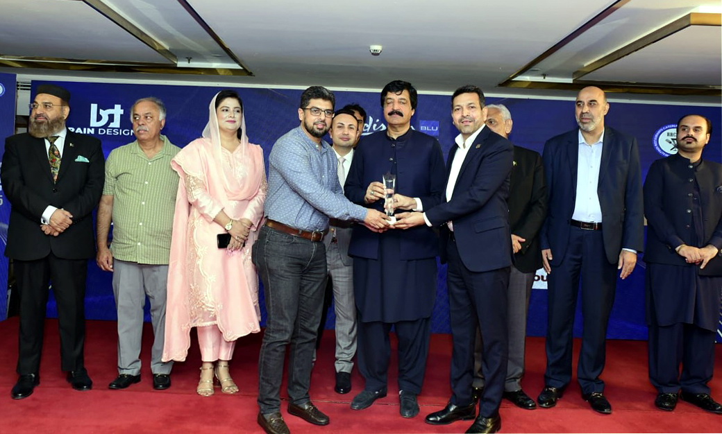 Cheezious Wins Pakistan’s Most Favorite Pizza Award at the 1st Pakistan International Food & Restaurant Awards 2025″