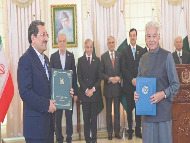 Pakistan, Iran set $10b trade target