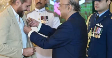 Pakistan honours leading celebrities, writers and athletes at civil awards ceremonies